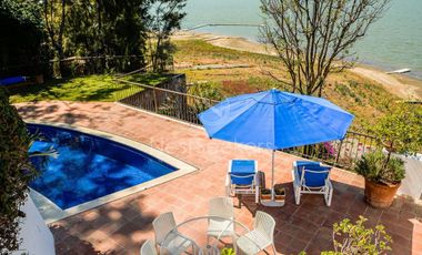 CASA EN VENTA EN LA PEÑA CON VISTA  Y ACCESO AL LAGO