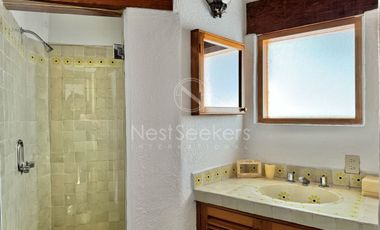 CASA EN VENTA EN LA PEÑA CON VISTA  Y ACCESO AL LAGO