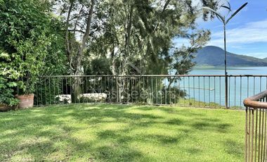 CASA EN VENTA EN LA PEÑA CON VISTA  Y ACCESO AL LAGO