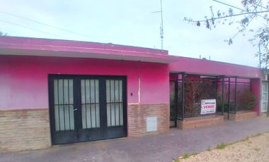 Casa en venta en Ameghino