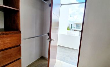 Casa en venta en privada Aire Puro, Mérida con piscina