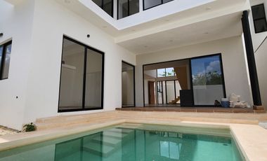 Casa en venta en privada Aire Puro, Mérida con piscina