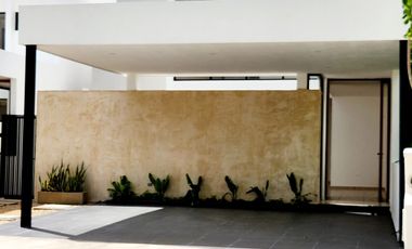 Casa en venta en privada Aire Puro, Mérida con piscina