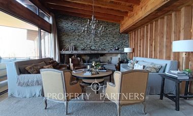 Preciosa casa en arriendo, orilla de lago Calafquen