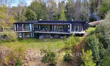 Preciosa casa en arriendo, orilla de lago Calafquen