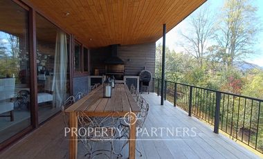 Preciosa casa en arriendo, orilla de lago Calafquen