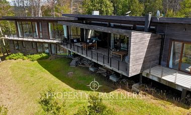 Preciosa casa en arriendo, orilla de lago Calafquen