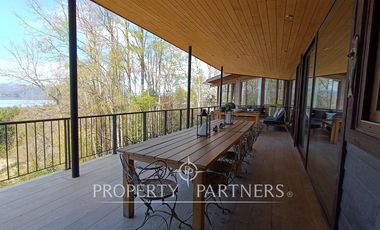 Preciosa casa en arriendo, orilla de lago Calafquen