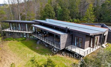 Preciosa casa en arriendo, orilla de lago Calafquen