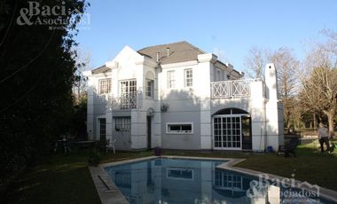 Hermosa Casa en el centro de Solar del Bosque