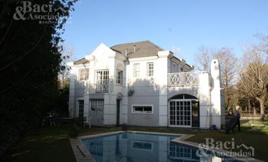 Hermosa Casa en el centro de Solar del Bosque