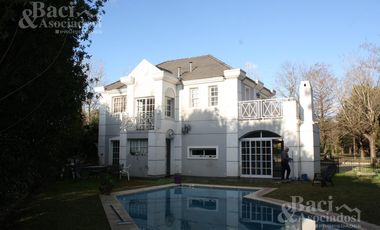 Hermosa Casa en el centro de Solar del Bosque