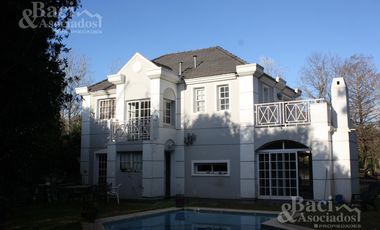 Hermosa Casa en el centro de Solar del Bosque