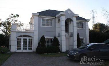 Hermosa Casa en el centro de Solar del Bosque