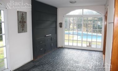 Hermosa Casa en el centro de Solar del Bosque