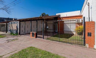 VENTA/PERMUTA - Casa - 3 dormitorio con jardín - Villa Gobernador Gálvez
