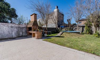 VENTA/PERMUTA - Casa - 3 dormitorio con jardín - Villa Gobernador Gálvez