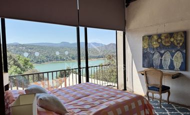 CASA EN VENTA CON VISTA AL LAGO
