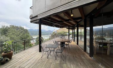 CASA EN VENTA CON VISTA AL LAGO