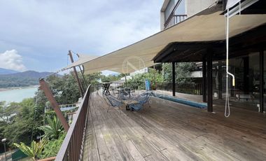 CASA EN VENTA CON VISTA AL LAGO