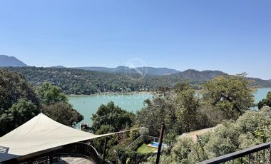 CASA EN VENTA CON VISTA AL LAGO