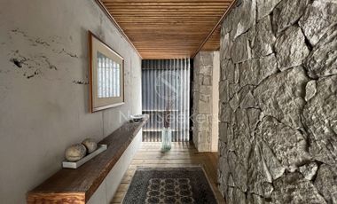 CASA EN VENTA CON VISTA AL LAGO