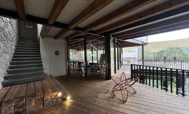 CASA EN VENTA CON VISTA AL LAGO