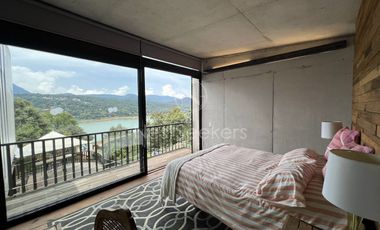 CASA EN VENTA CON VISTA AL LAGO