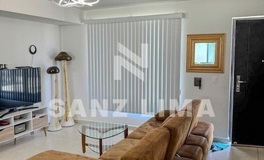 La Reserva: Magnífica casa con amplio jardín.