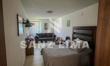 La Reserva: Magnífica casa con amplio jardín.