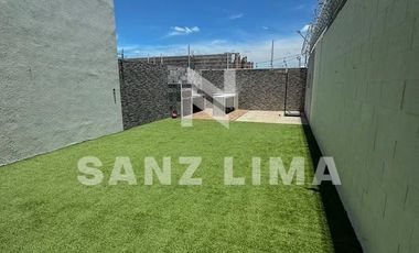 La Reserva: Magnífica casa con amplio jardín.