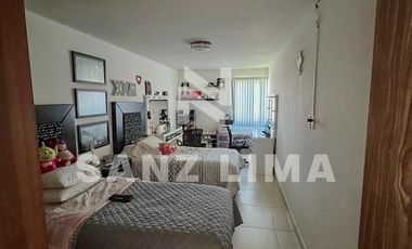 La Reserva: Magnífica casa con amplio jardín.