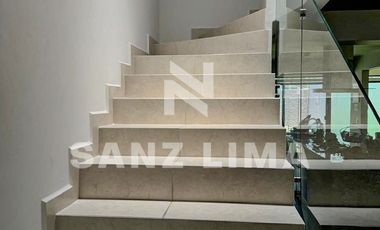 La Reserva: Magnífica casa con amplio jardín.