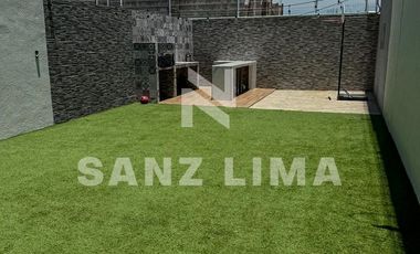 La Reserva: Magnífica casa con amplio jardín.