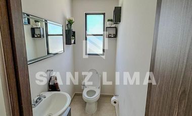 La Reserva: Magnífica casa con amplio jardín.