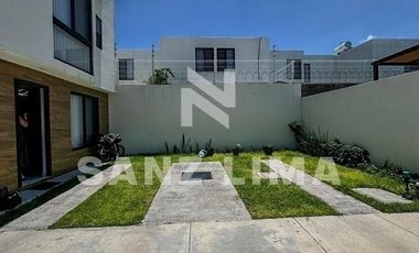 La Reserva: Magnífica casa con amplio jardín.