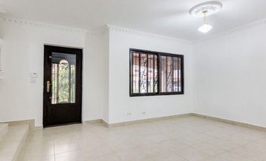 Vendo alquilo amplia linda casa en versalles