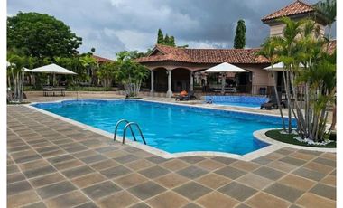 Vendo alquilo amplia linda casa en versalles