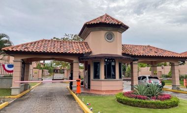Vendo alquilo amplia linda casa en versalles