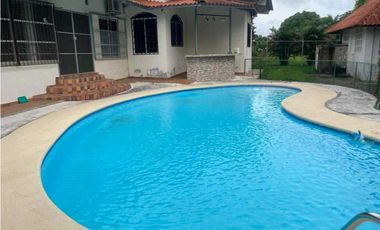 VENDO CASA EN SANTIAGO DE VERAGUAS CON PISCINA