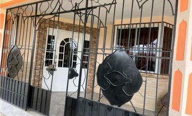 VENDO CASA EN SANTIAGO DE VERAGUAS CON PISCINA