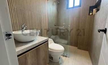 Venta Casa de Estreno con Jacuzzi en Urb. Mallorca Village VivB