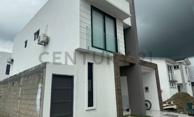 Venta Casa de Estreno con Jacuzzi en Urb. Mallorca Village VivB