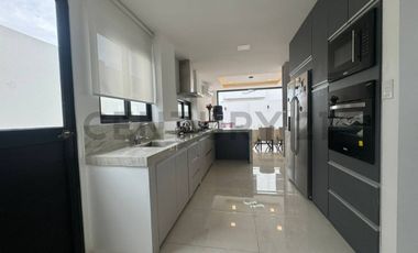 Venta Casa de Estreno con Jacuzzi en Urb. Mallorca Village VivB