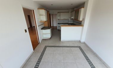 Departamento de 3 ambientes con cochera en plena lomitas