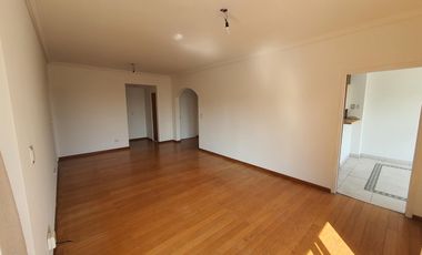 Departamento de 3 ambientes con cochera en plena lomitas