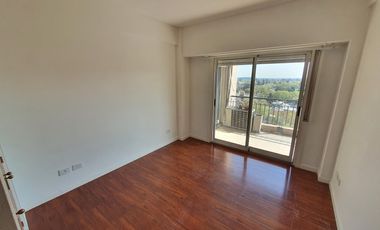 Departamento de 3 ambientes con cochera en plena lomitas