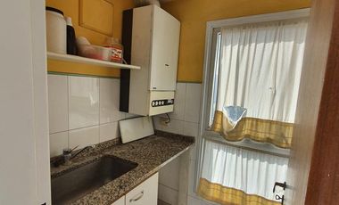Departamento de 3 ambientes con cochera en plena lomitas