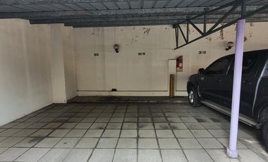 Departamento de 3 ambientes con cochera en plena lomitas