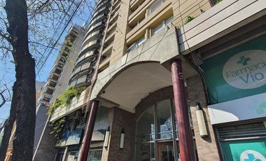 Departamento de 3 ambientes con cochera en plena lomitas